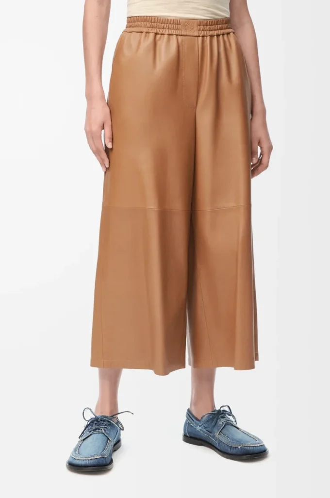Pantaloni cropped in nappa di agnello color caramello