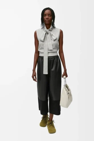 Pantaloni cropped in pelle di agnello nappa e pelle scamosciata di capra Nero