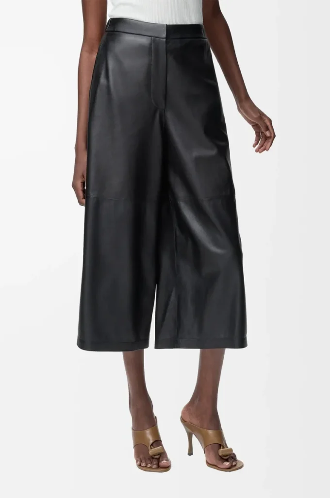 Pantaloni cropped in pelle di agnello nappa Nero