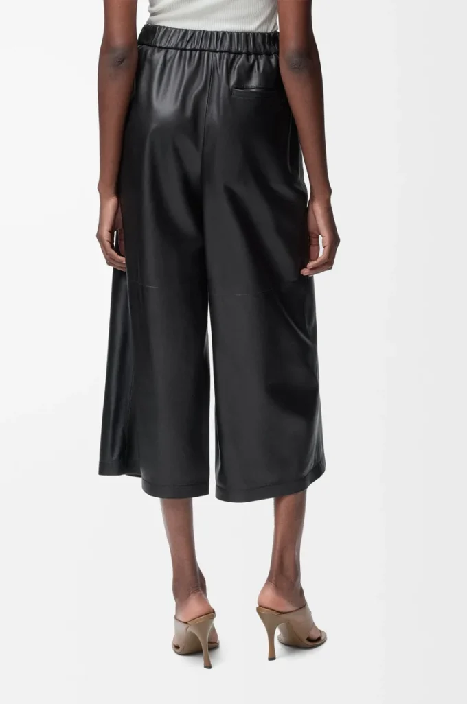 Pantaloni cropped in pelle di agnello nappa Nero