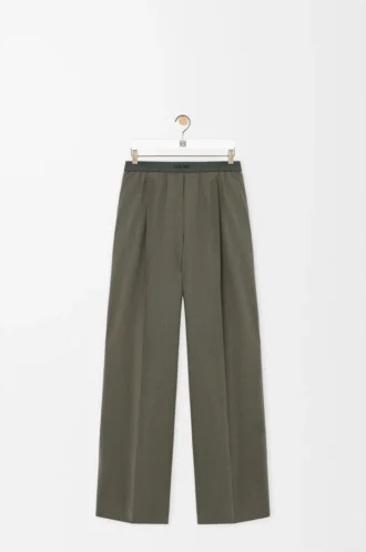 Pantaloni in lana verde kaki Pantaloni in lana verde kaki
