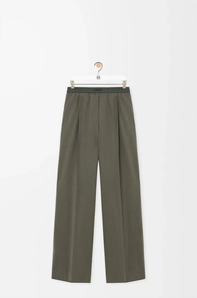 Pantaloni in lana verde kaki Pantaloni in lana verde kaki