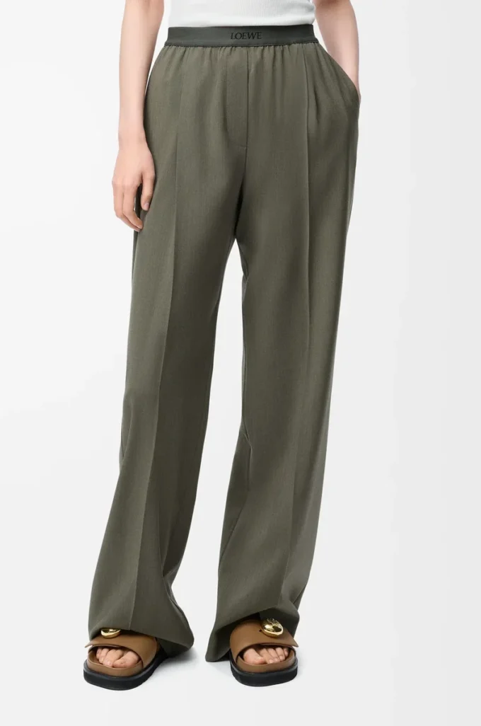 Pantaloni in lana verde kaki Pantaloni in lana verde kaki