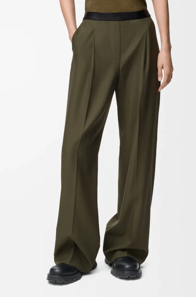 Pantaloni in lana verde kaki Pantaloni in lana verde kaki