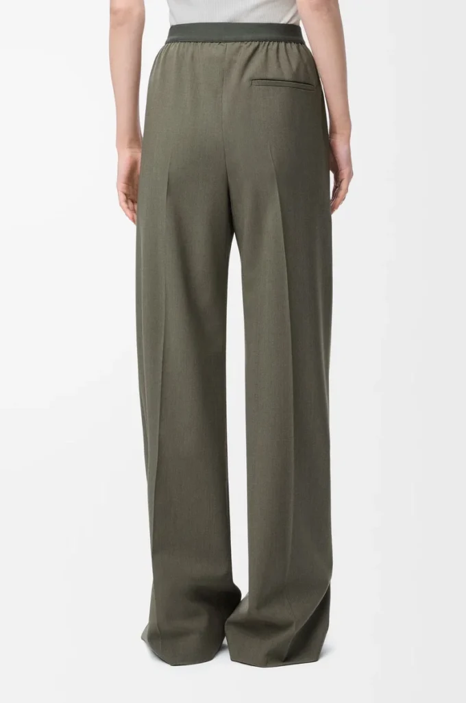 Pantaloni in lana verde kaki Pantaloni in lana verde kaki