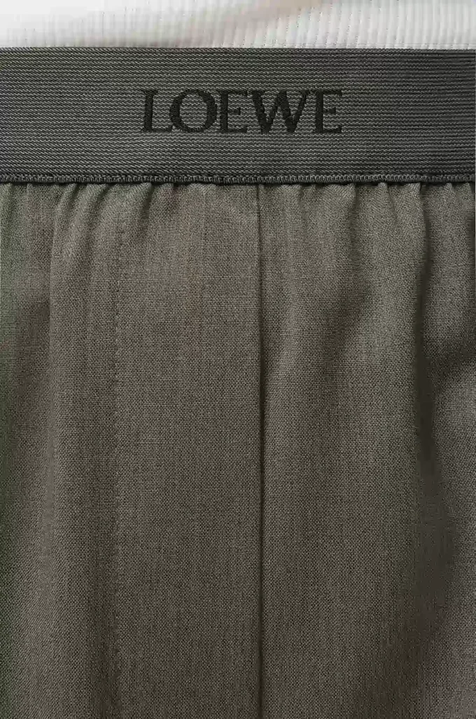 Pantaloni in lana verde kaki Pantaloni in lana verde kaki