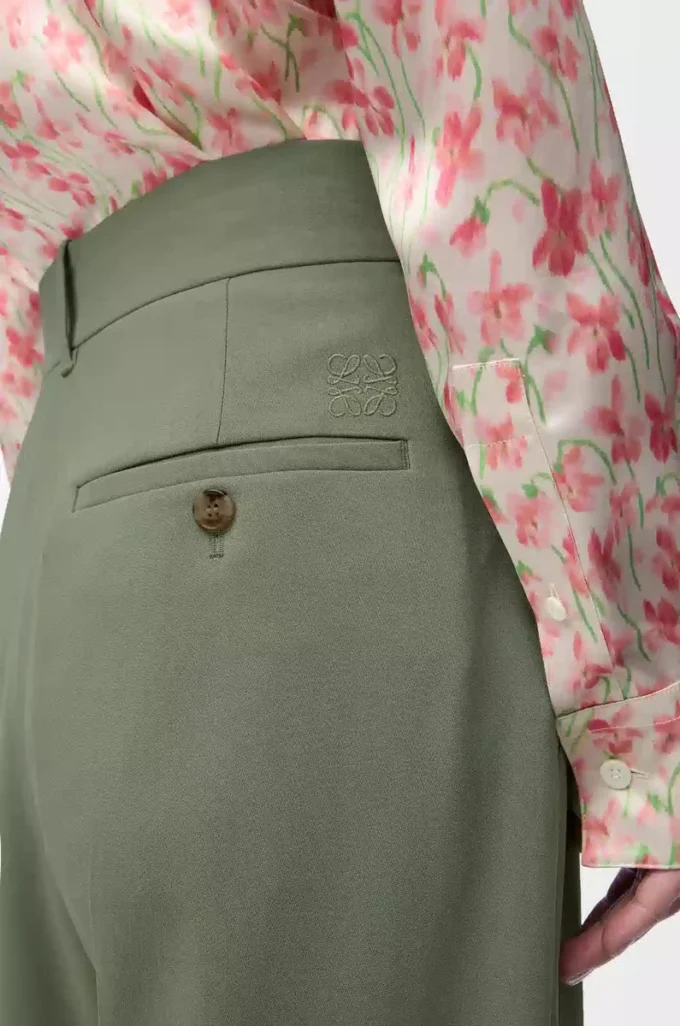 Pantaloni in viscosa elasticizzata verde kaki chiaro