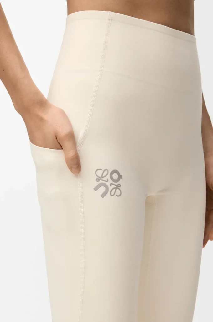 Pantaloni morbidi a zampa in jersey tecnico avorio