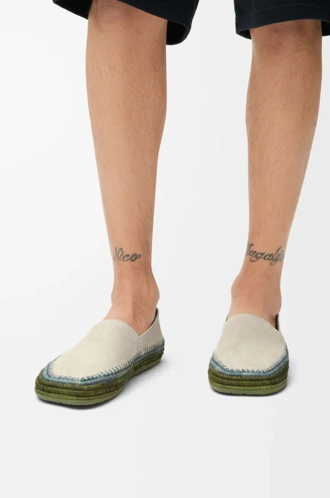 Pantofola Rio in pelle scamosciata e rafia Grigio chiaro Pantofola Rio in pelle scamosciata e rafia Grigio chiaro