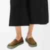 Pantofola Rio in pelle scamosciata e rafia marrone Pantofola Rio in pelle scamosciata e rafia marrone