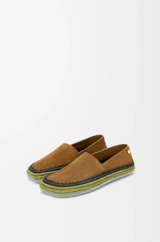 Pantofola Rio in pelle scamosciata e rafia marrone Pantofola Rio in pelle scamosciata e rafia marrone