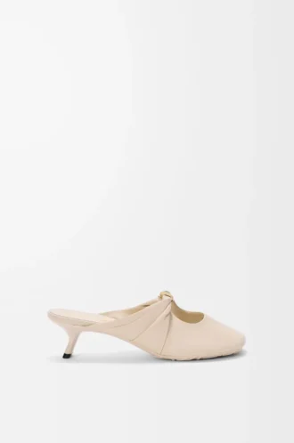 Pebble Mule morbido in pelle di agnello nappa Dough