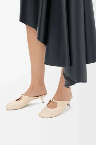 Pebble Mule morbido in pelle di agnello nappa Dough