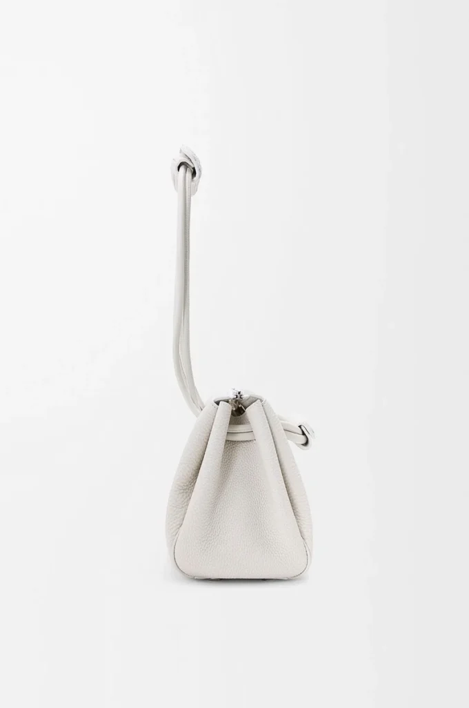 Piccola borsa Madrid in morbida pelle di vitello martellata Soft White