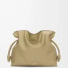 Pochette Flamenco grande in pelle di vitello nappa verde argilla Pochette Flamenco grande in pelle di vitello nappa verde argilla