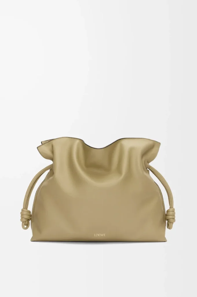 Pochette Flamenco grande in pelle di vitello nappa verde argilla Pochette Flamenco grande in pelle di vitello nappa verde argilla