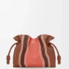 Pochette Flamenco Landscape media in pelle di vitello nappa Pecan/Parrot Pink