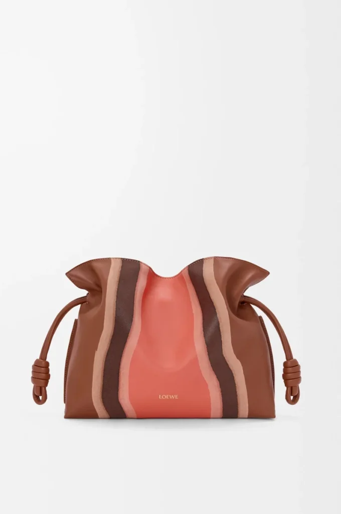 Pochette Flamenco Landscape media in pelle di vitello nappa Pecan/Parrot Pink