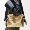 Pochette Flamenco media in pelle di agnello laminata Gold