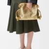 Pochette Flamenco media in pelle di agnello laminata Gold