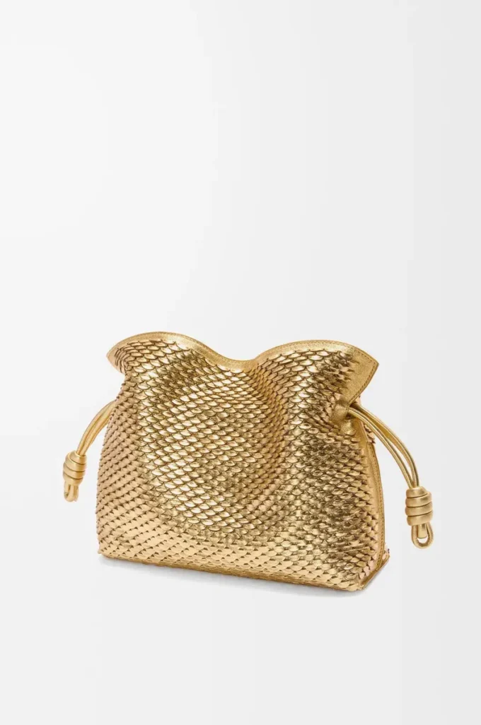 Pochette Flamenco media in pelle di agnello laminata Gold