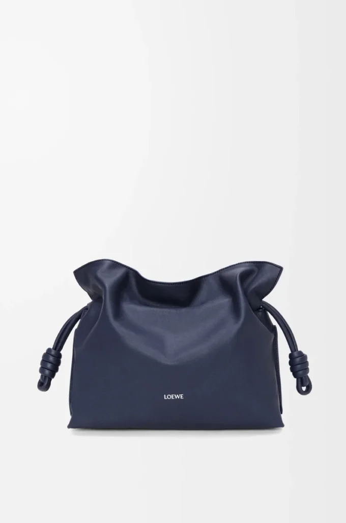 Pochette Flamenco media in pelle di vitello nappa blu abisso Pochette Flamenco media in pelle di vitello nappa blu abisso