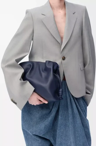 Pochette Flamenco media in pelle di vitello nappa blu abisso