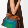 Pochette Flamenco media in pelle di vitello nappa Caramel/Bright Green
