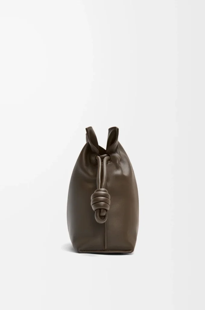 Pochette Flamenco media in pelle di vitello nappa Chocolate Pochette Flamenco media in pelle di vitello nappa Chocolate