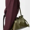 Pochette Flamenco media in pelle di vitello nappa Dark Khaki Pochette Flamenco media in pelle di vitello nappa Dark Khaki