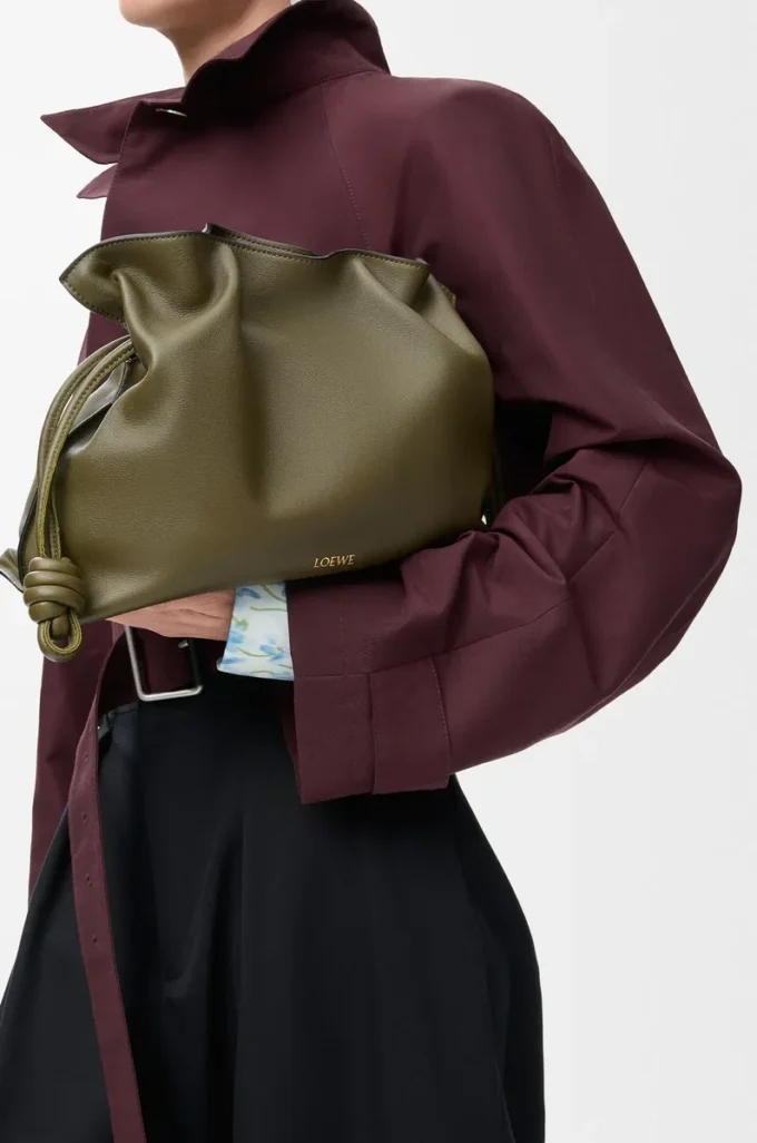 Pochette Flamenco media in pelle di vitello nappa Dark Khaki Pochette Flamenco media in pelle di vitello nappa Dark Khaki