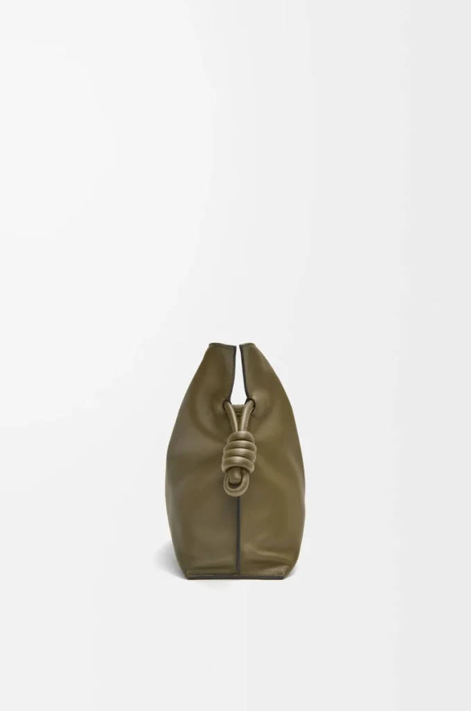 Pochette Flamenco media in pelle di vitello nappa Dark Khaki Pochette Flamenco media in pelle di vitello nappa Dark Khaki