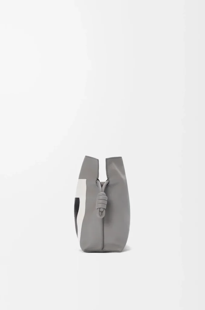 Pochette Flamenco media in pelle di vitello nappa grigio/Light Ghost Pochette Flamenco media in pelle di vitello nappa grigio/Light Ghost