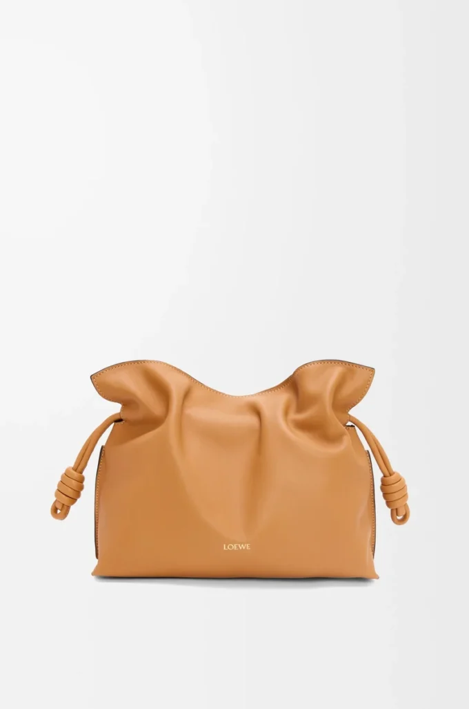 Pochette Flamenco media in pelle di vitello nappa Warm Desert Pochette Flamenco media in pelle di vitello nappa Warm Desert