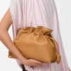 Pochette Flamenco media in pelle di vitello nappa Warm Desert Pochette Flamenco media in pelle di vitello nappa Warm Desert