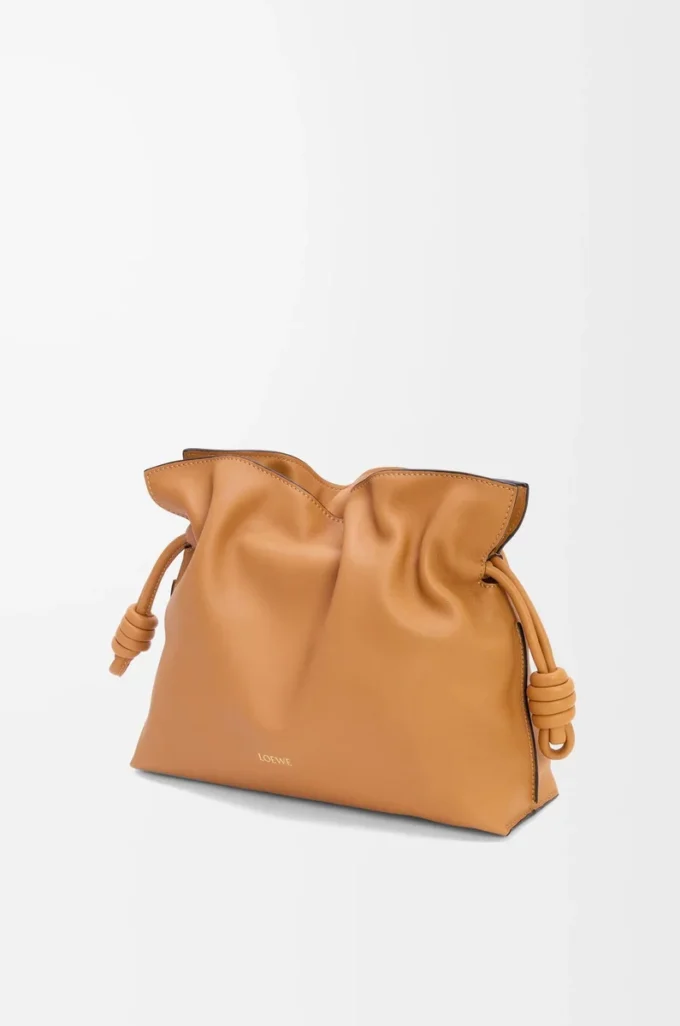 Pochette Flamenco media in pelle di vitello nappa Warm Desert Pochette Flamenco media in pelle di vitello nappa Warm Desert