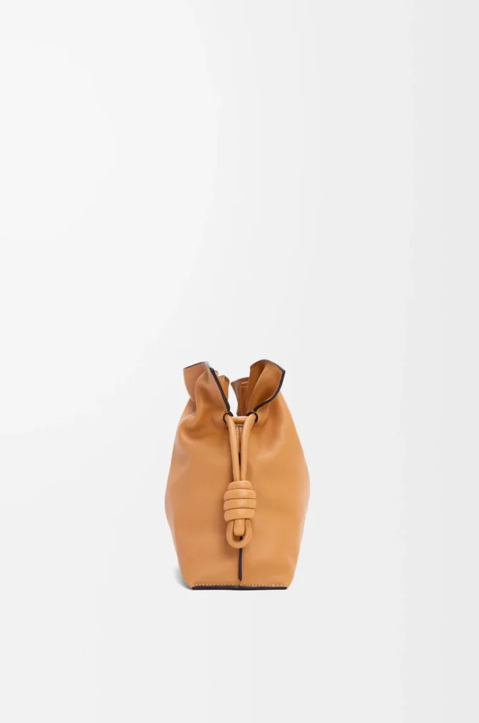 Pochette Flamenco media in pelle di vitello nappa Warm Desert Pochette Flamenco media in pelle di vitello nappa Warm Desert