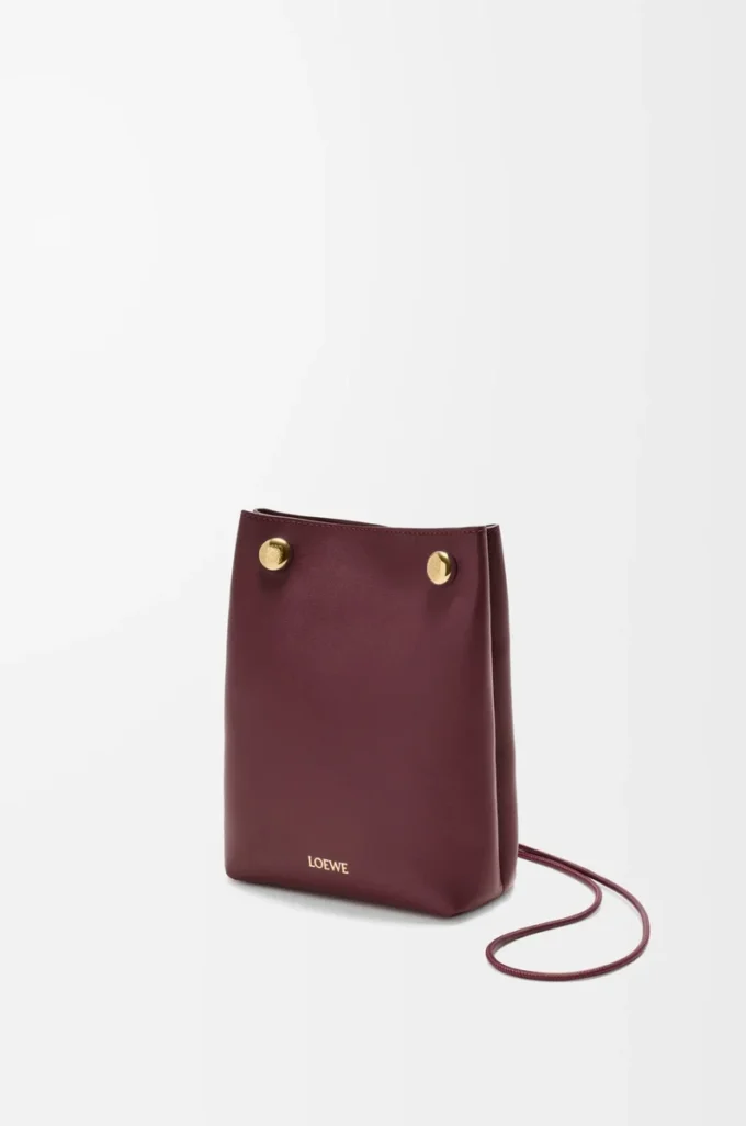 Pochette Pebble in morbida pelle di vitello Dark Burgundy Pochette Pebble in morbida pelle di vitello Dark Burgundy