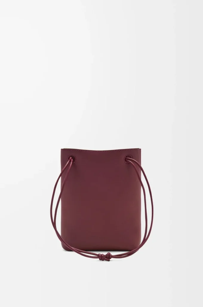 Pochette Pebble in morbida pelle di vitello Dark Burgundy Pochette Pebble in morbida pelle di vitello Dark Burgundy