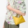 Pochette Puzzle Fold in pelle di vitello nappa lucida Dandelion Pochette Puzzle Fold in pelle di vitello nappa lucida Dandelion