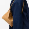 Pochette Puzzle Fold in pelle di vitello nappa lucida Warm Desert