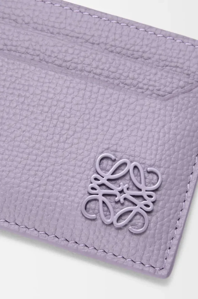 Portacarte Anagram in pelle di vitello martellata Dirty Mauve Portacarte Anagram in pelle di vitello martellata Dirty Mauve