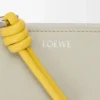 Portacarte e portamonete con nodo in pelle di vitello nappa lucida Shell Grey/Dandelion Portacarte e portamonete con nodo in pelle di vitello nappa lucida Shell Grey/Dandelion