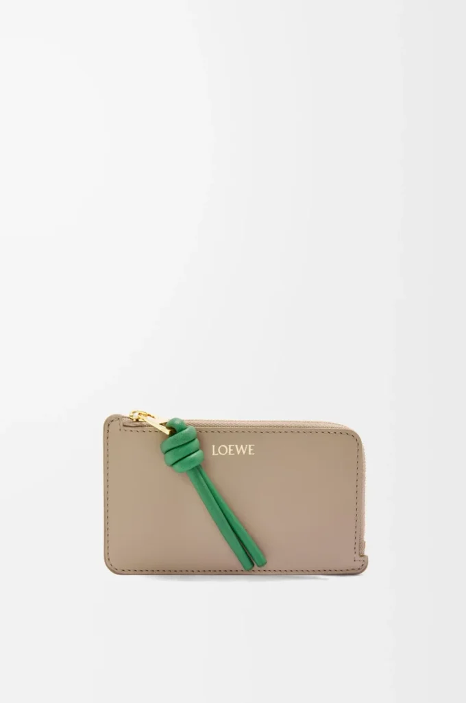 Portacarte e portamonete Knot in pelle di vitello nappa lucida Sand/Tropical Green Portacarte e portamonete Knot in pelle di vitello nappa lucida Sand/Tropical Green
