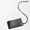 Portacarte e portamonete Pebble Slider in pelle di vitello nappa lucida nera/kaki scuro Portacarte e portamonete Pebble Slider in pelle di vitello nappa lucida nera/kaki scuro