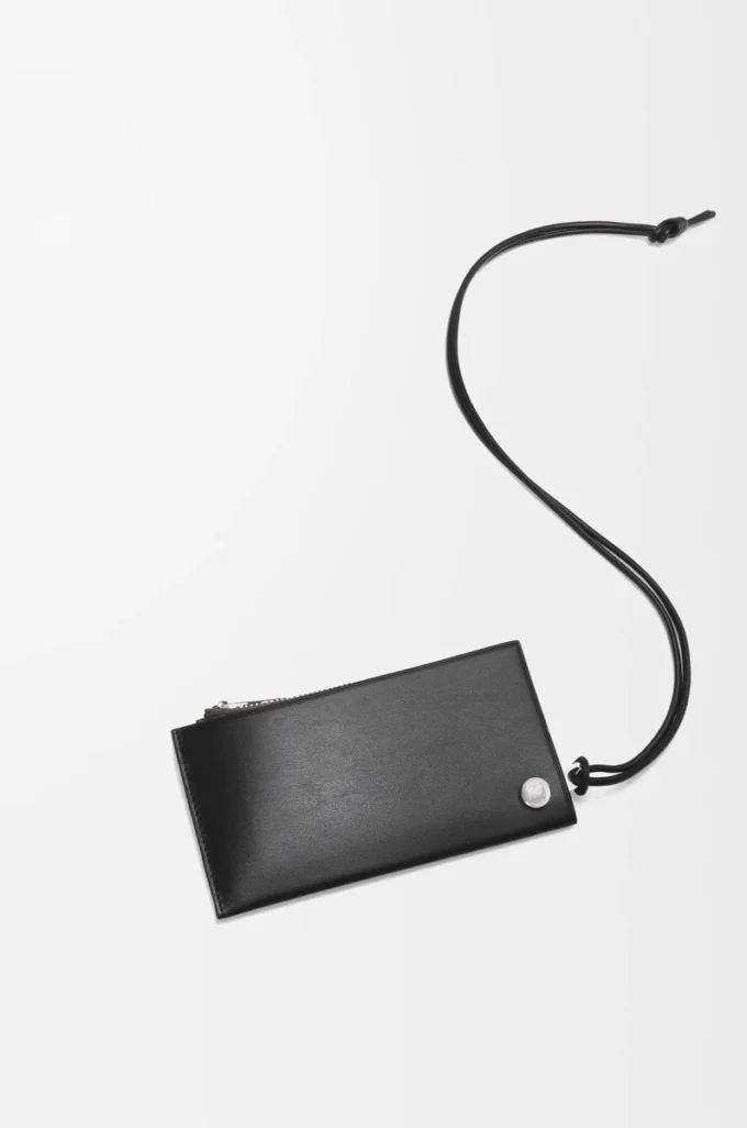 Portacarte e portamonete Pebble Slider in pelle di vitello nappa lucida nera/kaki scuro Portacarte e portamonete Pebble Slider in pelle di vitello nappa lucida nera/kaki scuro