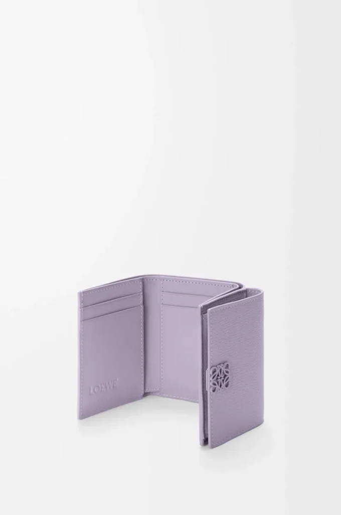 Portafoglio a tre ante Anagram in pelle di vitello martellata Dirty Mauve Portafoglio a tre ante Anagram in pelle di vitello martellata Dirty Mauve