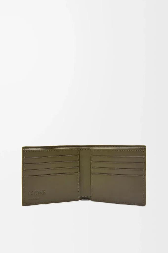 Portafoglio bifold in pelle di vitello classica testurizzata Dark Khaki Portafoglio bifold in pelle di vitello classica testurizzata Dark Khaki