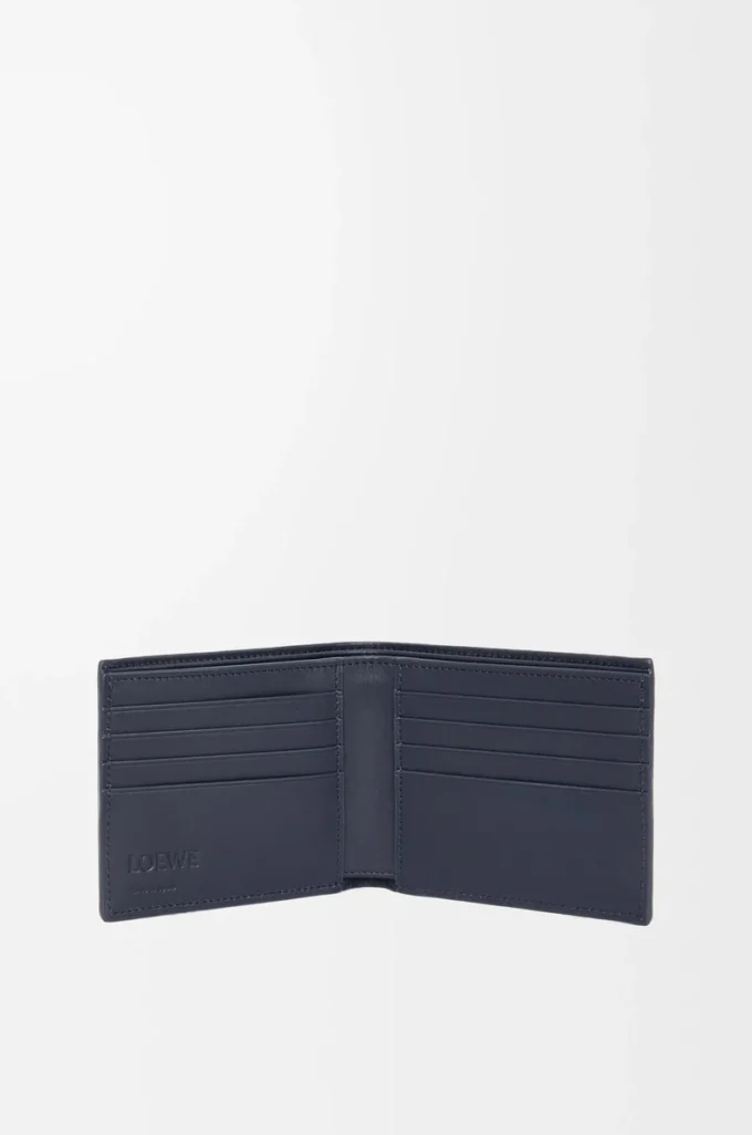 Portafoglio bifold in pelle di vitello classica testurizzata Deep Navy Portafoglio bifold in pelle di vitello classica testurizzata Deep Navy