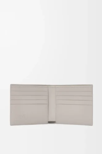 portafoglio bifold in pelle di vitello satinata grigio conchiglia 2 330x498 - Portafoglio bifold in pelle di vitello satinata grigio conchiglia